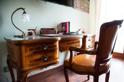Photo of the whole room, Decorative detail