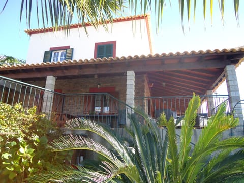 Property building, Garden, Balcony/Terrace
