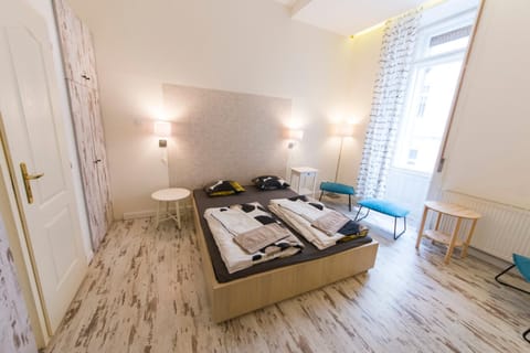 Day, Photo of the whole room