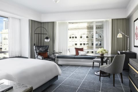 Photo of the whole room, City view