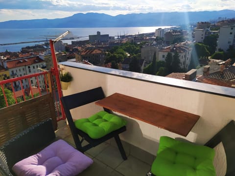 Communal lounge/ TV room, Day, Natural landscape, View (from property/room), Balcony/Terrace, Balcony/Terrace, Living room, Seating area, Evening entertainment, City view, Mountain view, Sea view