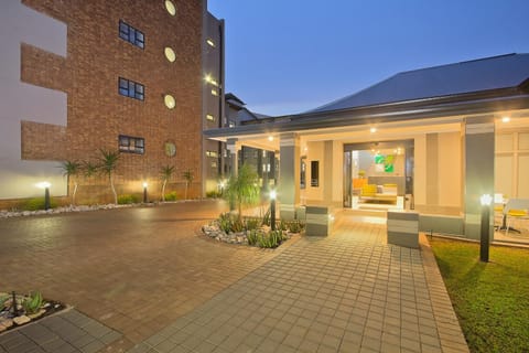 Facade/entrance