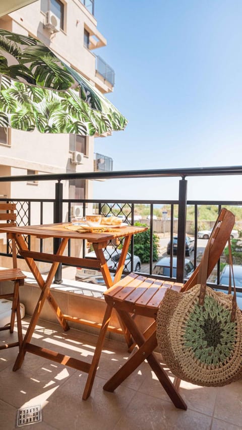 View (from property/room), Balcony/Terrace, Seating area