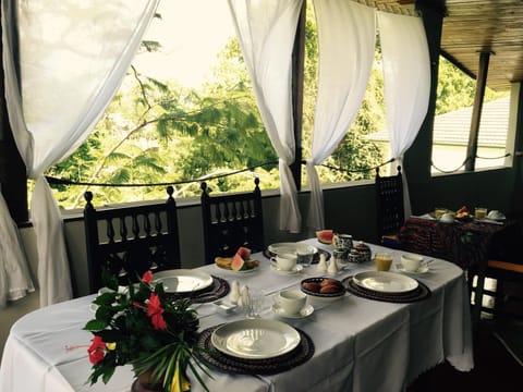 Restaurant/places to eat, Food and drinks, Breakfast