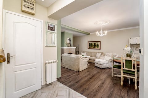 Living room, Photo of the whole room