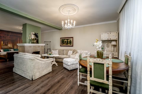 Living room, Dining area