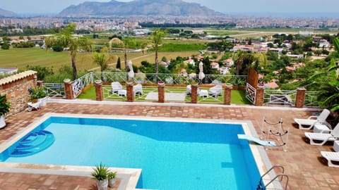 Property building, Day, Natural landscape, Summer, City view, Garden view, Mountain view, Pool view, Sea view, Swimming pool, sunbed