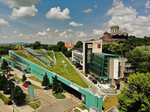 Facade/entrance, Bird's eye view