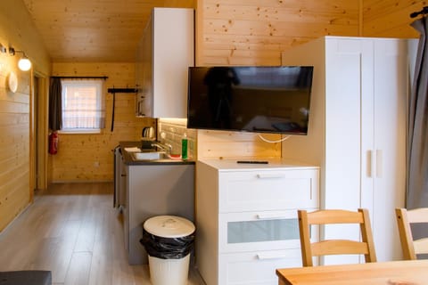 TV and multimedia, Kitchen or kitchenette, Dining area, minibar