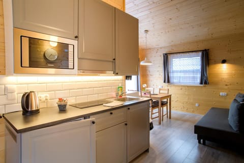 Coffee/tea facilities, Kitchen or kitchenette, Living room