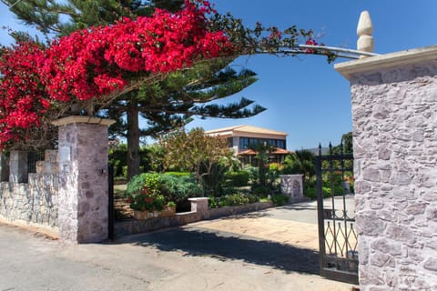 Facade/entrance, Spring, Day, Garden, On site, Area and facilities