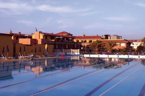 Swimming pool, Swimming pool