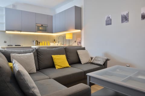 Bed, Kitchen or kitchenette, Living room, Dining area