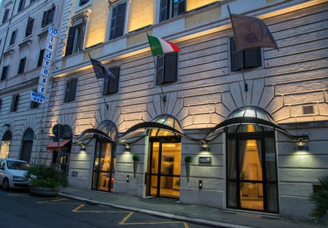 Facade/entrance