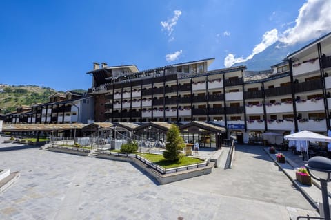 Property building, Day, Summer