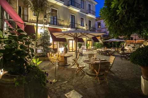 Restaurant/places to eat, Garden, Dinner