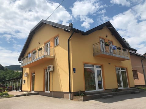 Apartment & Rooms Thomas Bed and Breakfast in Lika-Senj County