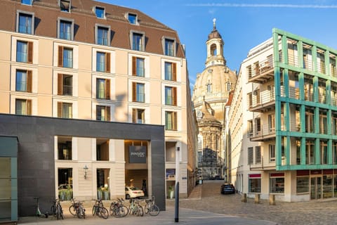 Facade/entrance, View (from property/room), Balcony/Terrace, Parking