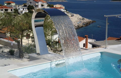 Swimming pool, Swimming pool