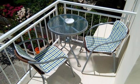 Neighbourhood, Balcony/Terrace, Seating area, Garden view