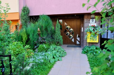 Facade/entrance, Area and facilities