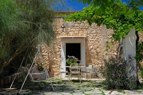 Patio, Facade/entrance