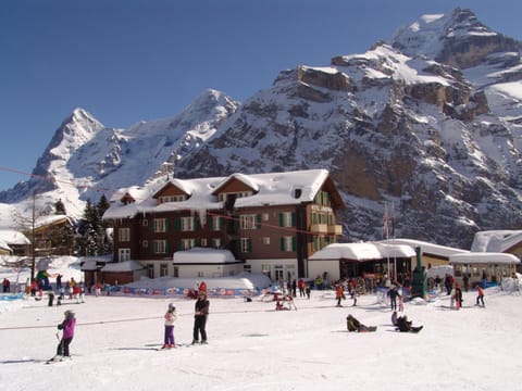 Property building, Day, Skiing