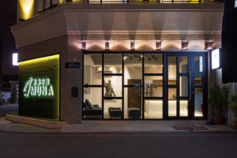 Facade/entrance