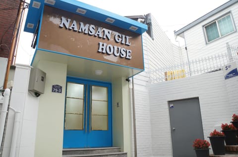 Facade/entrance