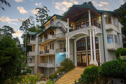 Property building, Spring, Day, Garden, View (from property/room), Balcony/Terrace, Garden view