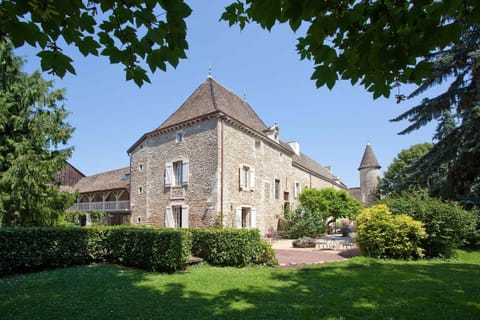 Property building, Facade/entrance, Day, Garden, Garden view