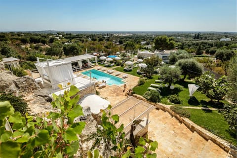 Property building, Day, Natural landscape, Bird's eye view, Pool view, Swimming pool, sunbed