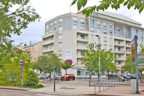 Property building, Neighbourhood, City view, Street view, Location