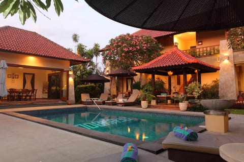 Swimming pool, Swimming pool