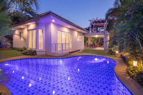 Property building, Night, Summer, BBQ facilities, Garden, Balcony/Terrace, On site, Garden view, Pool view, Swimming pool, Sunset