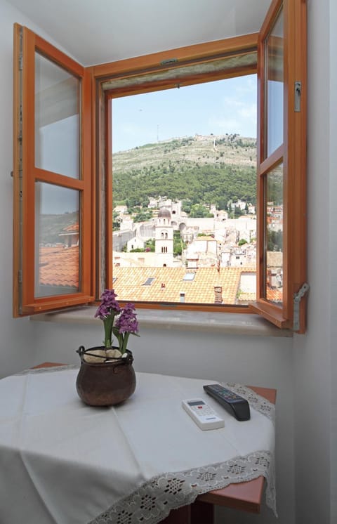 Decorative detail, Seating area, City view