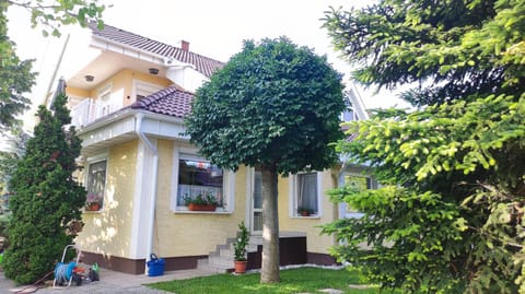 Facade/entrance, Garden