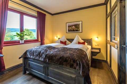 Bed, Other, Other, Photo of the whole room, Decorative detail, Decorative detail, Garden view, Landmark view, Mountain view