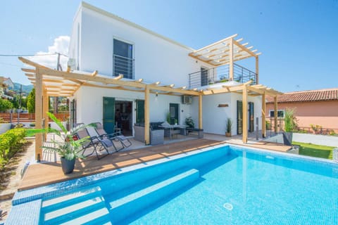 Property building, Swimming pool, Swimming pool