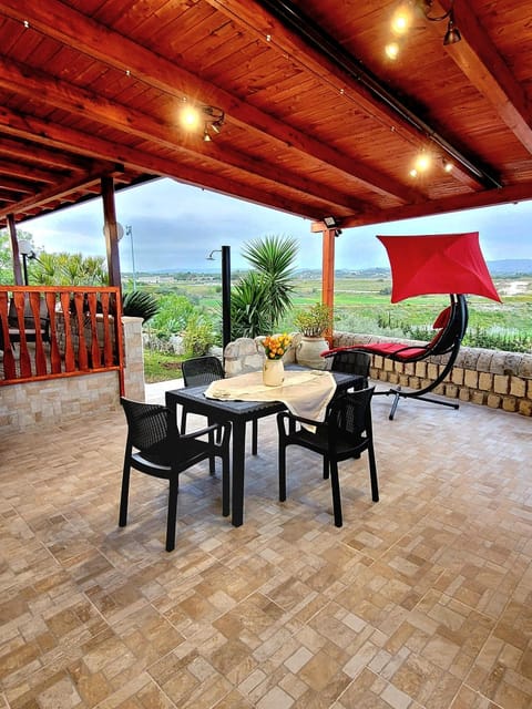 Natural landscape, View (from property/room), Balcony/Terrace, Dining area, Mountain view, Sea view