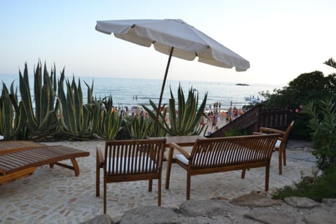 Day, Summer, Garden, Balcony/Terrace, Beach, Landmark view, Sea view