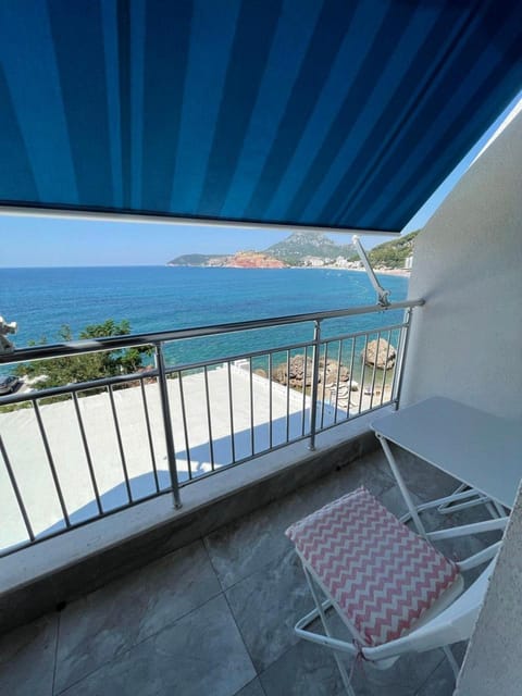 Balcony/Terrace, River view