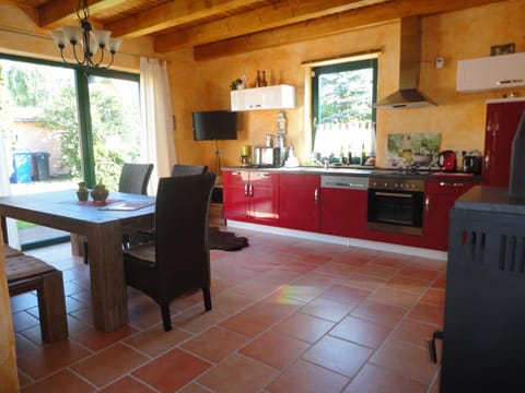 TV and multimedia, Kitchen or kitchenette, Dining area