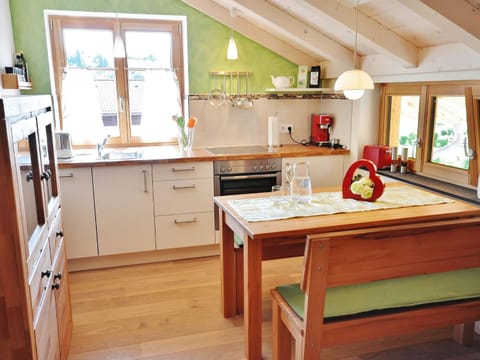 Kitchen or kitchenette, Seating area