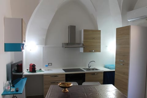 Kitchen or kitchenette, Dining area, Communal kitchen