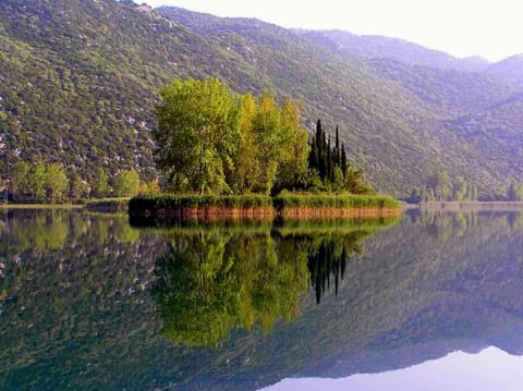 Apartmani na Zlatnom Jezeru Apartment in Dubrovnik-Neretva County