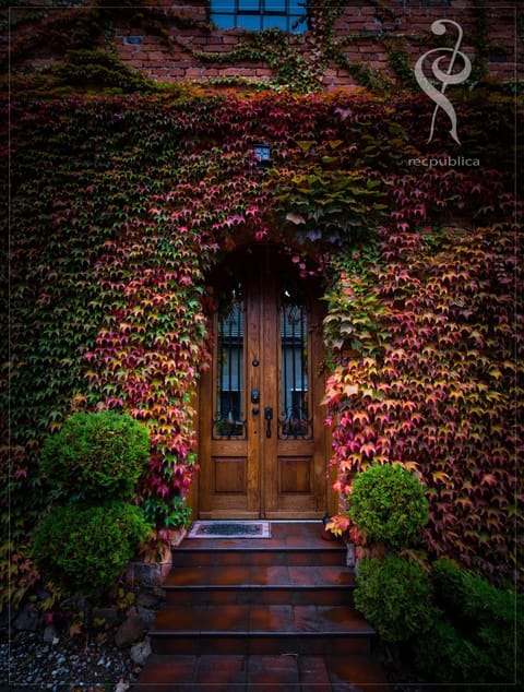 Facade/entrance, Day, Autumn, On site