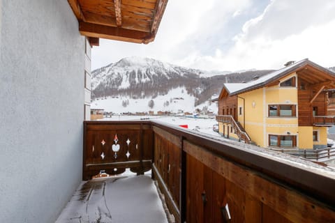 Day, Natural landscape, Balcony/Terrace