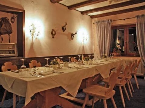 Restaurant/places to eat, Restaurant/places to eat