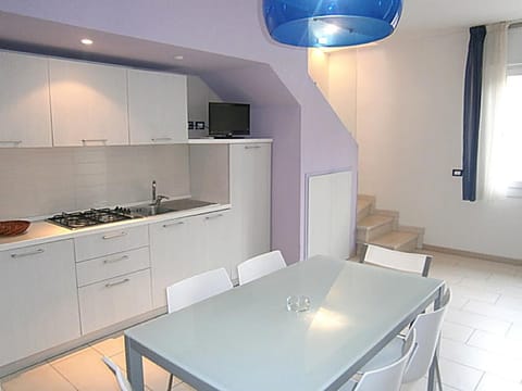 Kitchen or kitchenette, Living room, Dining area